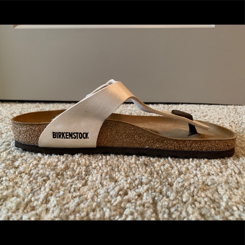 Birkenstock Gizeh size 40 NEVER WORN